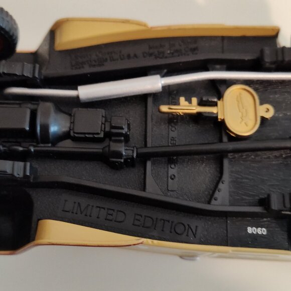 Liberty Classics 1953 Jeep-Willys panel delivery van locking coin bank, EUC - Picture 7 of 8